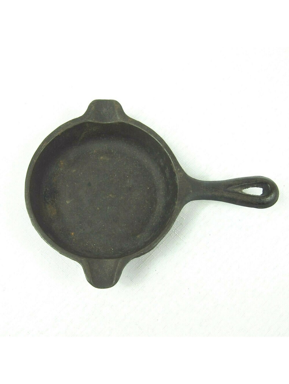 Vintage Wagner Ware Cast Iron Frying Pan 1050 A Miniature Ashtray Skillet USA